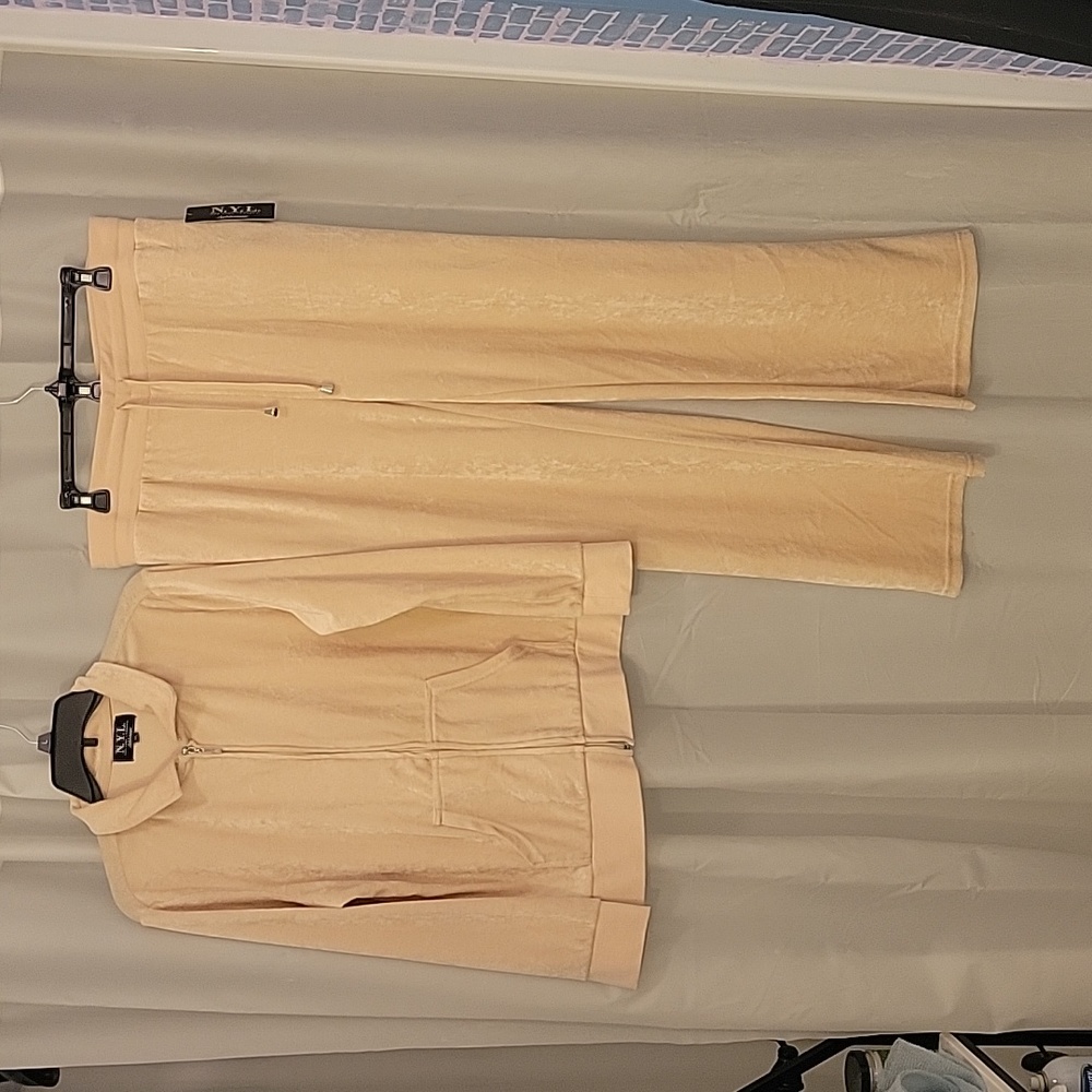 Missy velour pant and matching jacket